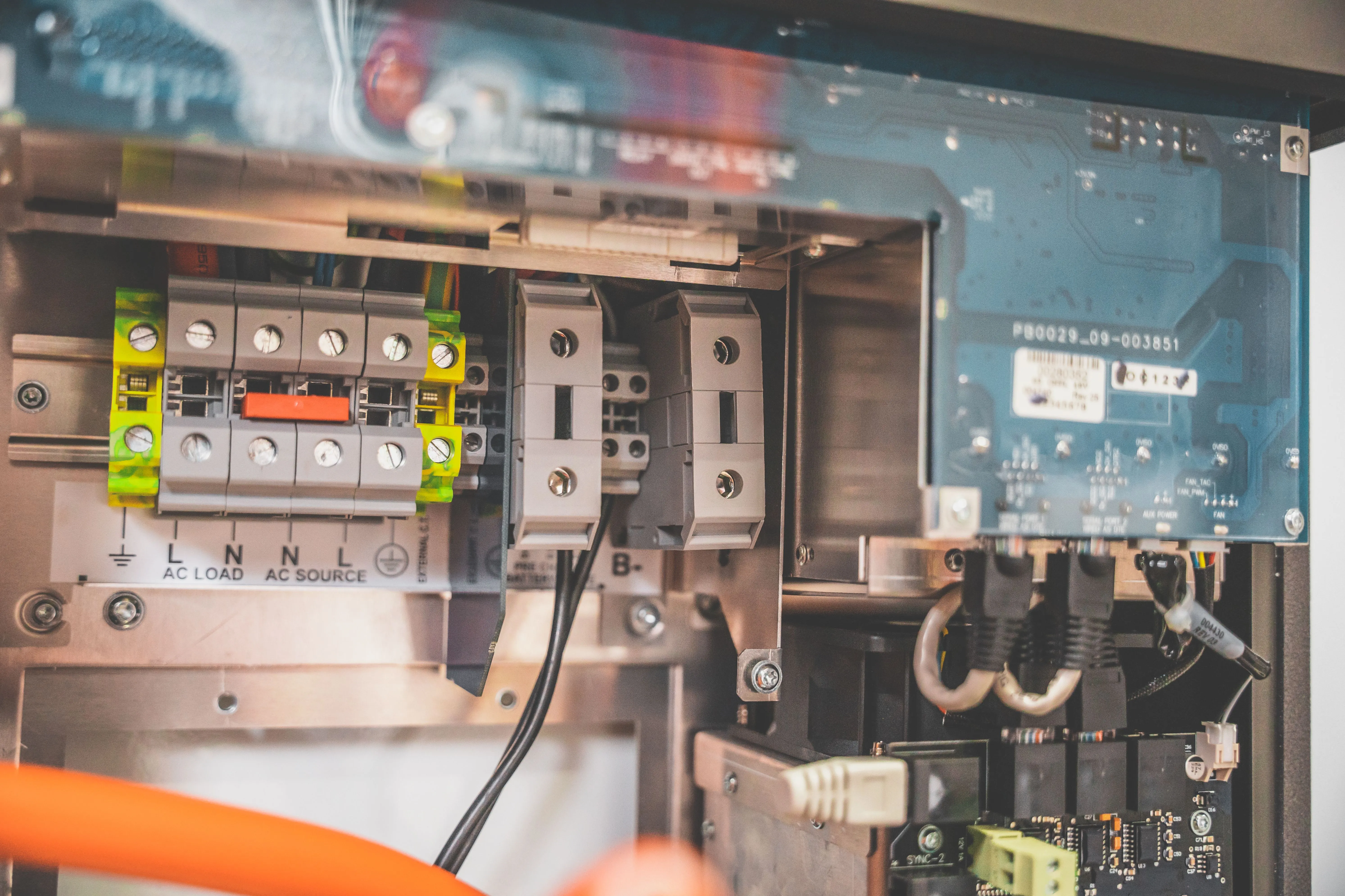Inspección y reparación de elementos industriales de bajo voltaje (120 V) en Puebla — Nexia Soluciones